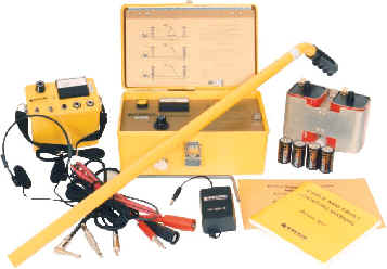 RYCOM 8831 是一種美國制造的精密、堅固、可靠的便攜式儀器。它的設(shè)計經(jīng)得起多年的大量現(xiàn)場使用。 
8831 可通過 815Hz 的低頻率發(fā)射 3W 的高功率。低頻下的高輸出信號可使跟蹤距離達到最大并將擁擠區(qū)域中的信號輻射和耦合降到最低。