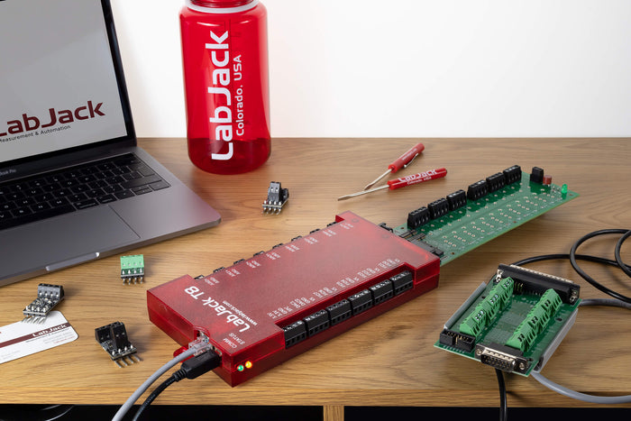 LabjackT8幾乎能從任何類型的傳感器收集信號(hào)。T8 具有儀表放大輸入、軟件可增益設(shè)置、許多數(shù)字 I/O 功能和 Modbus TCP 前端，是我們最通用的多功能 DAQ 平臺(tái)