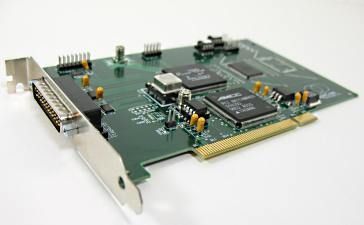 100MHz時鐘頻率，獨立24路輸出，每通道輸出25mA電流，板載內(nèi)存：64K，TTL，脈沖輸出。