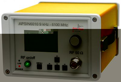 頻率范圍9 kHz to 6100 MHz，分辨率0.000001 Hz
輸出功率電平范圍-140 to +16 dBm，分辨率0.01 dB 單邊帶相位噪聲（SSB Phase Noise）：-120 dBc/Hz（載波3 GHz，頻偏20 kHz）
切換時間0.2 ms
