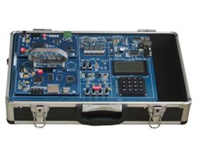   本公司設(shè)計生產(chǎn)的DSP開發(fā)平臺，采用核心開發(fā)板＋I(xiàn)O擴展底板＋高級外設(shè)擴展板的邏輯架構(gòu)。以TI公司的TMS320VC 5509A 和TMS 320F 2812兩種DSP芯片為中心，附加開發(fā)了多個功能模塊，可以使實驗者方便有效地完成各種常用的DSP開發(fā)實驗