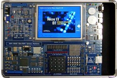 采用阻抗控制的 12 層 高精度PCB 板，確保板上信號頻率至少 200MHz;
·采用Cyclone III EP3C40F780C8（可選CycloneIII EP3C80、EP3C120，可選C7 C6速度等級）；
·配置器件EPCS16