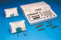 單機操作或PC介面控制，具有“單鍵測試”功能。對運算放大器及電壓比較器提供穩(wěn)定度、輸出位準栘偏移及頻率響應之快速功能檢測