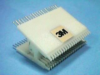 DIP測(cè)試夾（腳中心間距2.54mm)

管腳數(shù)：8pins、  14pins、  16pins、   20pins、  24pins、   28pins、  40pins

使用范圍：與在線電路維修測(cè)試儀配套使用，適合使用示波器、邏輯分析儀、三用表等其它
         各種儀器在線檢測(cè)DIP器件。

生產(chǎn)廠家：美國(guó)